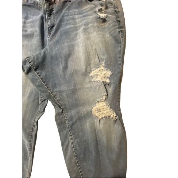 Torrid Distress Skinny Jeans Size 30R - Picture 7 of 9